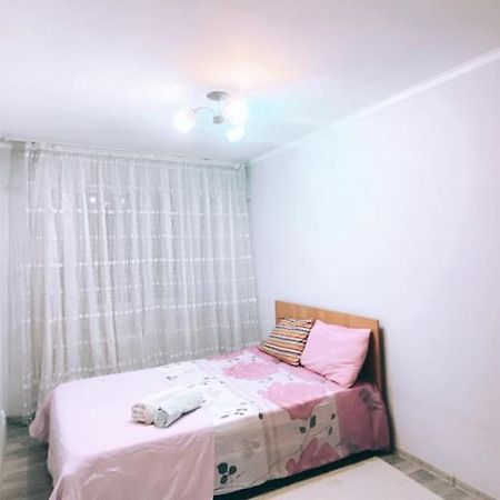 2 Комн Квартира На Новой Площади Almaty Exterior foto