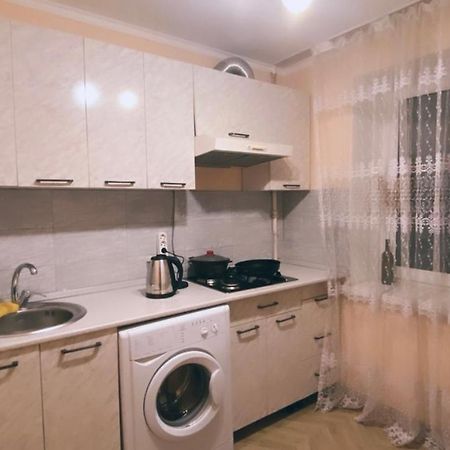 2 Комн Квартира На Новой Площади Almaty Exterior foto