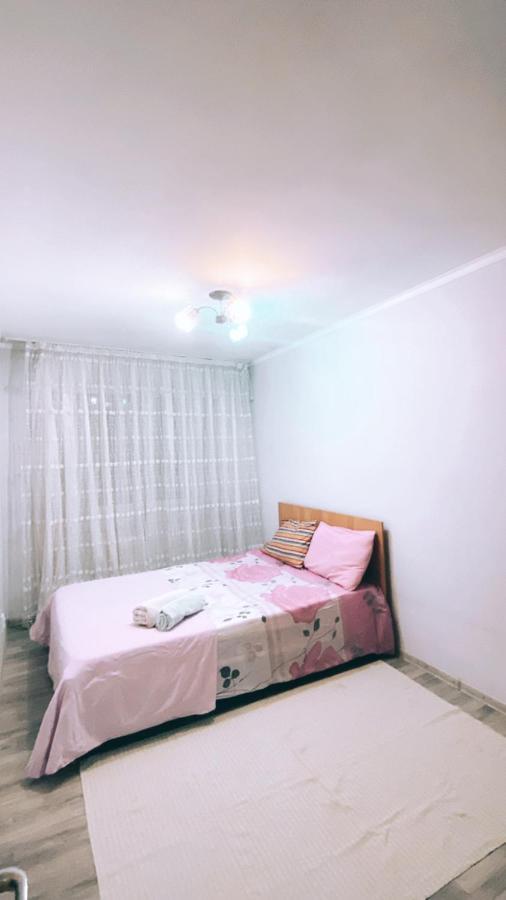 2 Комн Квартира На Новой Площади Almaty Exterior foto