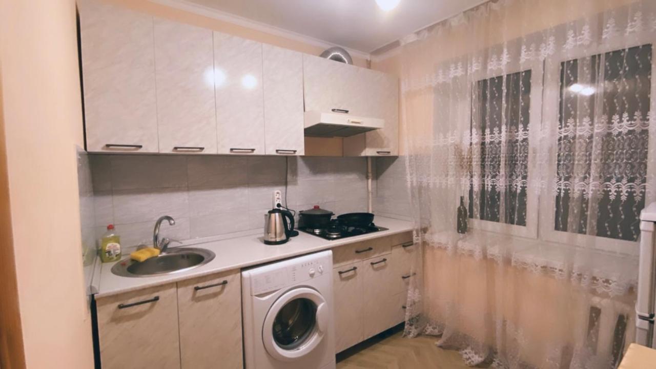 2 Комн Квартира На Новой Площади Almaty Exterior foto